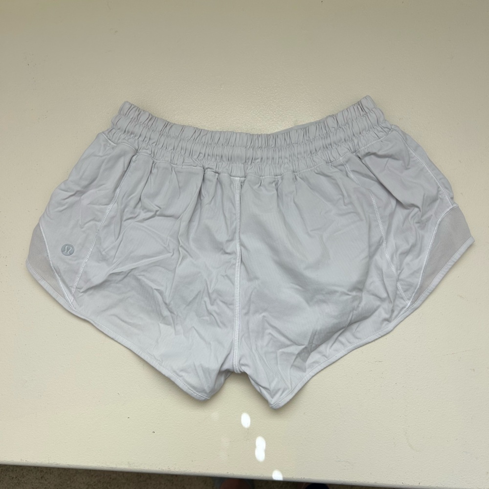 lululemon athletica White Women Shorts 2.5 - Picture 2 of 3
